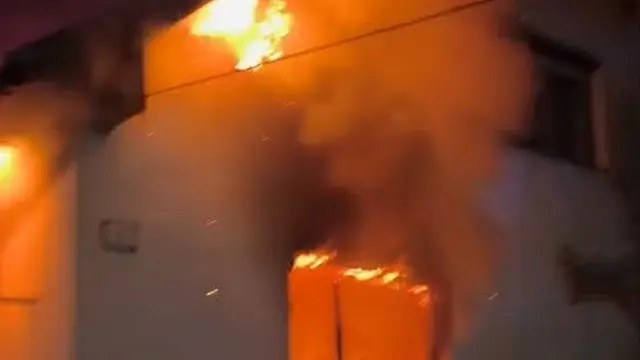 Pri nočnom požiari rodinného domu v Štiavniku zomrela jedna osoba.