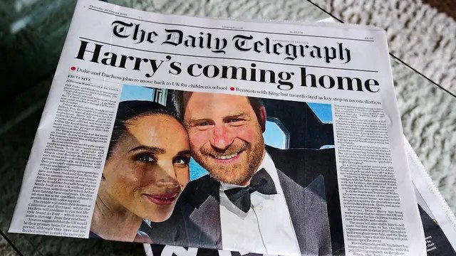 Titulky britských médií sú dnes plné správ o Harryho návrate do Británie. 